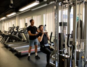Personal Trainer working with client in vancouver